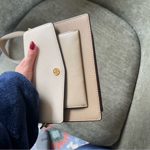 Tory Burch Robinson Convertible Color Block Bag - Picture 10 of 11